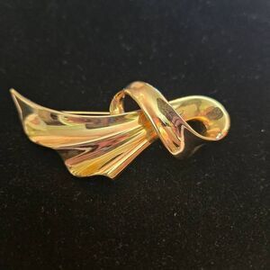 Vintage Gold Ribbon Brooch Pin Signed GP